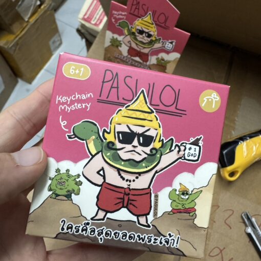 พวงกุญแจสุ่ม Pasulol ใครคือสุดยอดพระเจ้า! ผลงานการคอลแลบกับ ไก่3 - 1 ชิ้น